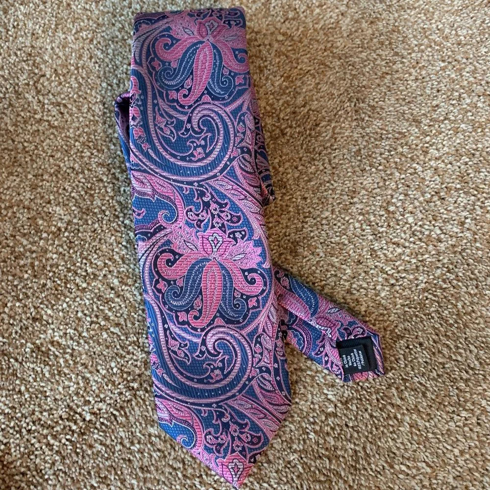 Synrgy stain resistant paisley tie